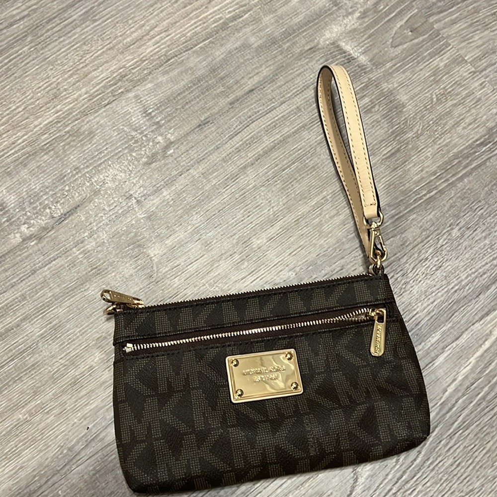 * Like new Michael Kors Wristlet